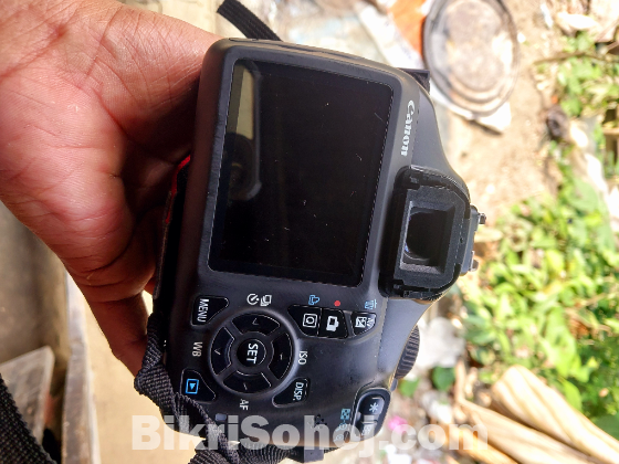 Canon 1100d 18-55mm lens